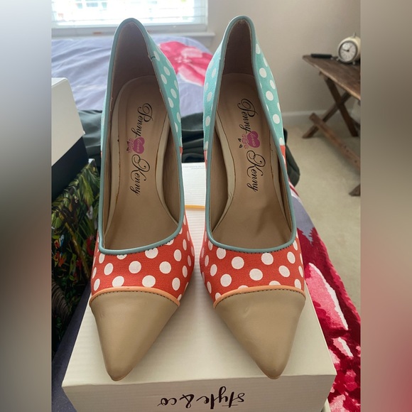 Cute dotted heels! - Picture 2 of 4